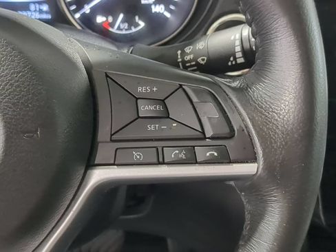 Used 2017 Nissan Rogue SV AWD/4WD image 28