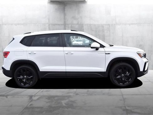 Certified 2023 Volkswagen Taos SE image 5