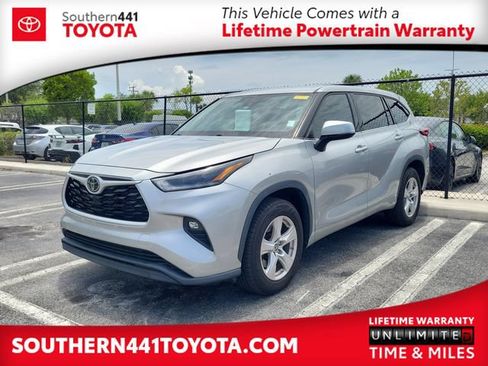 Used 2021 Toyota Highlander LE FWD image 1