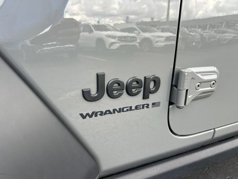 Used 2023 Jeep Wrangler Sport AWD/4WD image 18