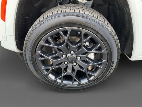 Used 2025 Jeep Grand Cherokee Summit image 14