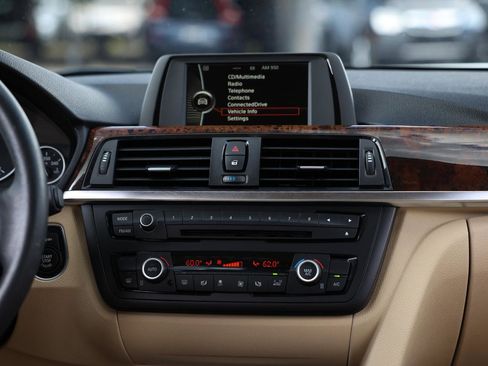 Used 2014 BMW 320i Sedan RWD image 32