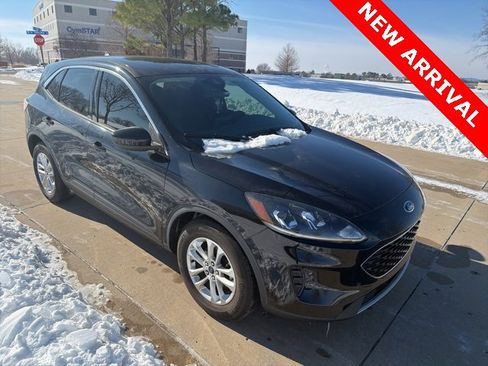 Used 2020 Ford Escape SE image 1