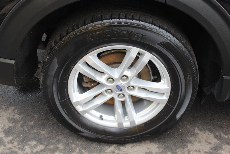 Used 2023 Ford Explorer XLT w/ Equipment Group 202A AWD/4WD image 25