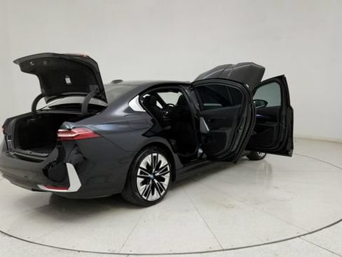 Used 2024 BMW i5 eDrive40i w/ M Sport Package RWD image 19