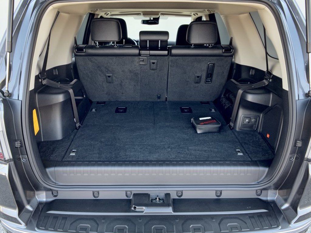 Used 2022 Toyota 4Runner Limited AWD/4WD image 32
