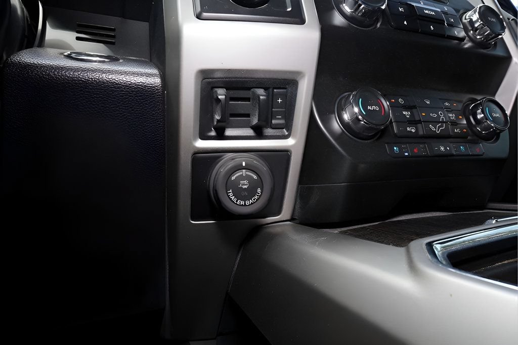 Used 2021 Ford F350 Lariat w/ Lariat Ultimate Package AWD/4WD image 34