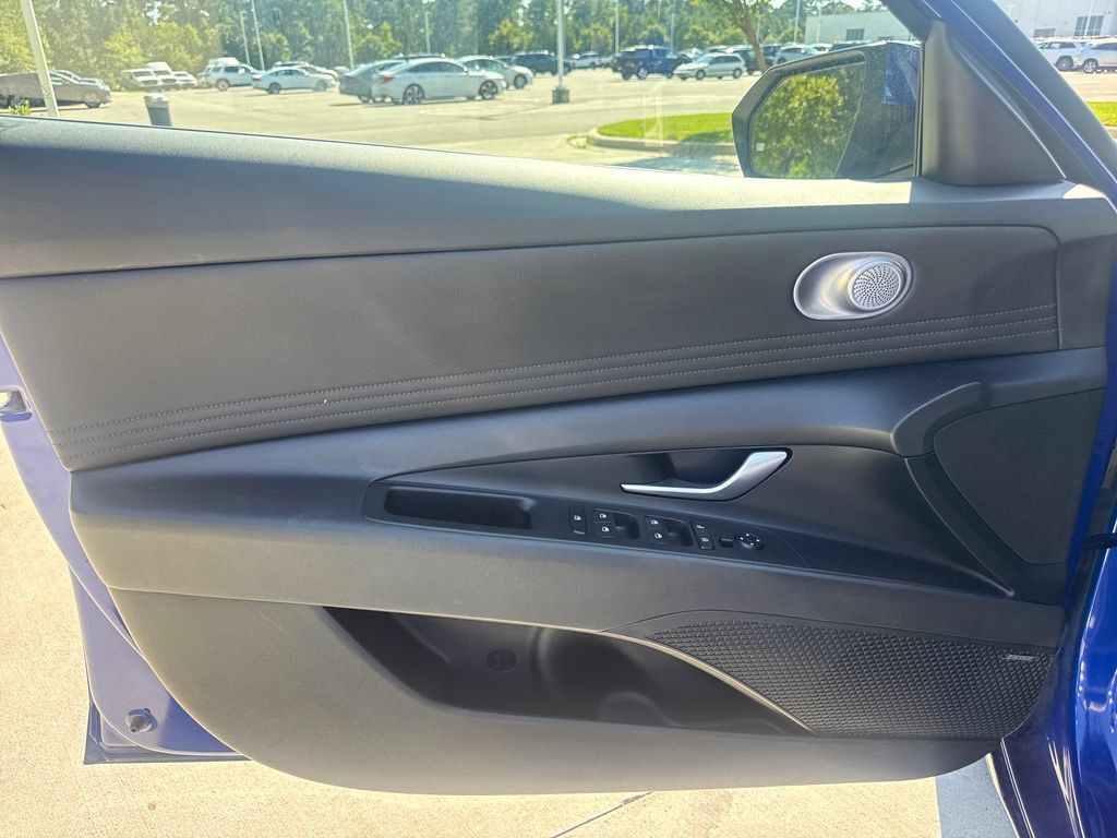 Used 2024 Hyundai Elantra Limited FWD image 13