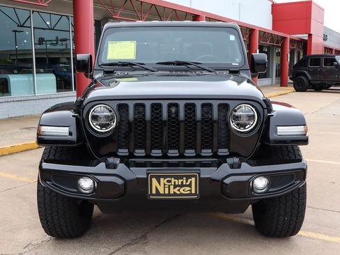 Used 2022 Jeep Gladiator Overland AWD/4WD image 3