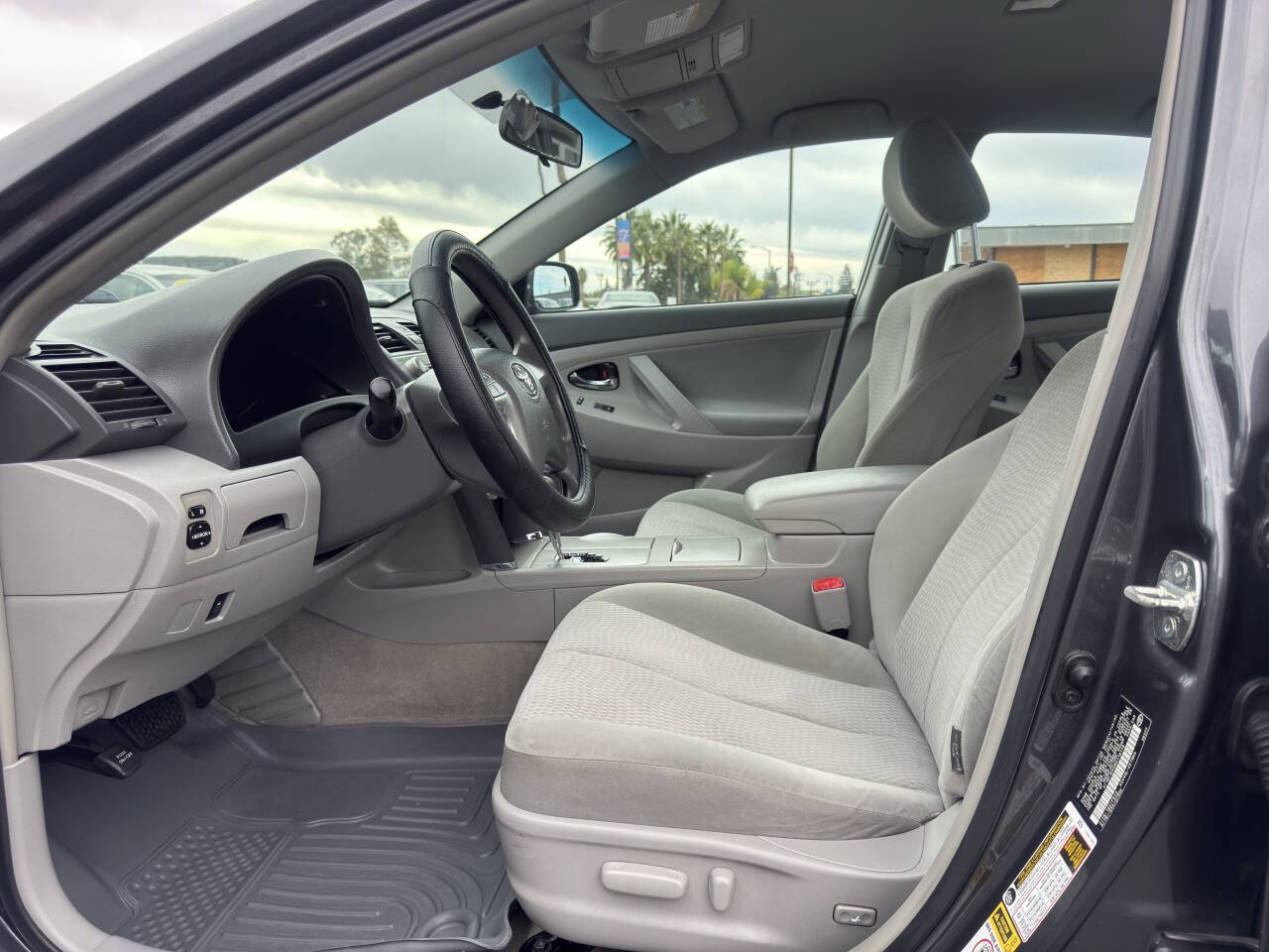 Used 2011 Toyota Camry LE FWD image 10
