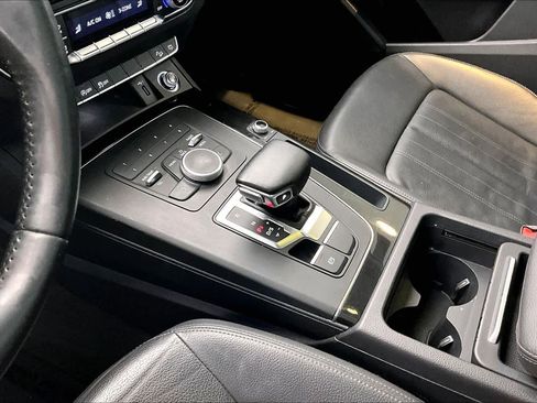 Used 2019 Audi Q5 Premium w/ Convenience Package image 18