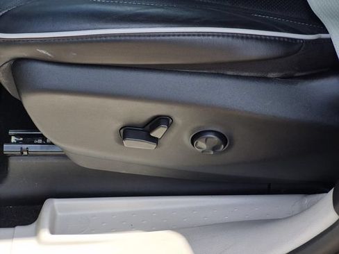 Used 2022 Chrysler Pacifica Limited FWD image 24