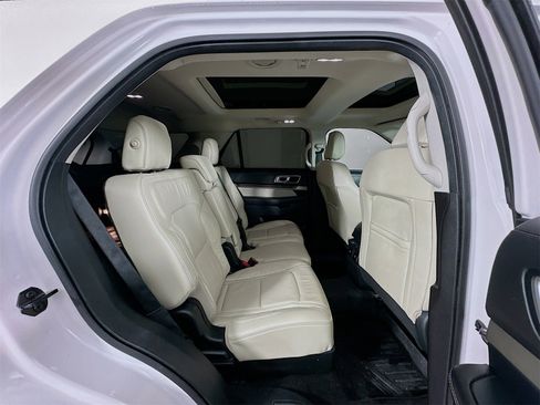 Used 2019 Ford Explorer Platinum image 29