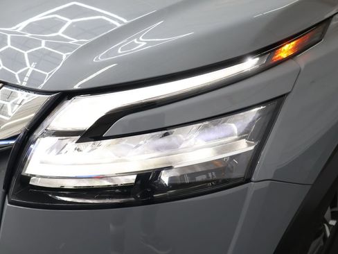 Used 2022 Nissan Pathfinder Platinum image 28