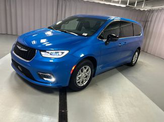 New 2026 Chrysler Pacifica Select video 3