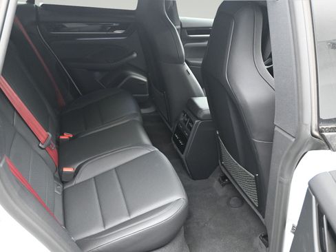 Certified 2025 Porsche Macan 4S Electric AWD/4WD image 11