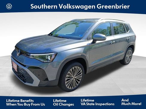 New 2026 Volkswagen Taos SE FWD image 1