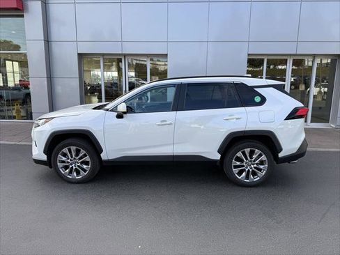Certified 2022 Toyota RAV4 XLE Premium image 4