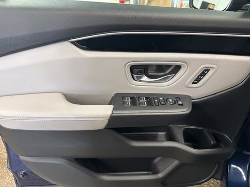 Used 2025 Honda Pilot EX-L image 10