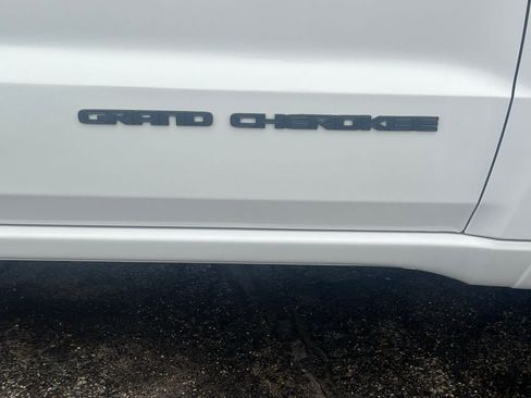 Used 2019 Jeep Grand Cherokee Altitude image 16