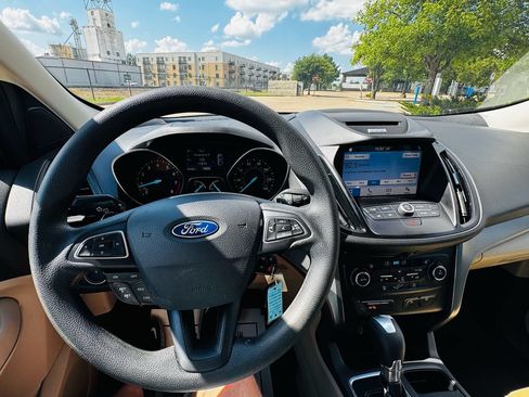 Used 2017 Ford Escape SE w/ Equipment Group 201A FWD image 13