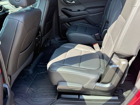 Certified 2023 Chevrolet Traverse LT w/ LT Premium Package AWD/4WD image 19