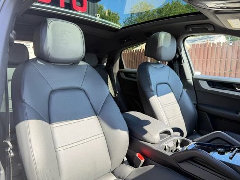 Used 2024 Porsche Cayenne S AWD/4WD image 33