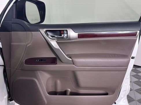 Used 2014 Lexus GX 460 Luxury image 31