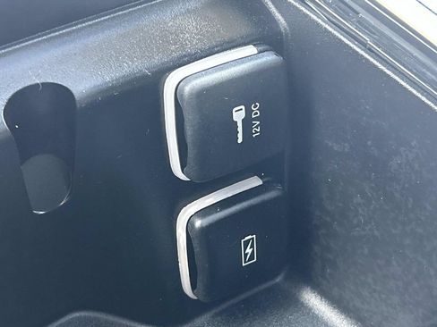 Used 2023 Chrysler Pacifica Limited FWD image 39