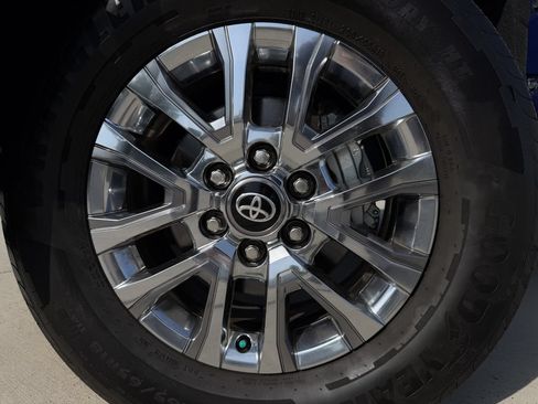 Used 2025 Toyota Tacoma Limited AWD/4WD image 9