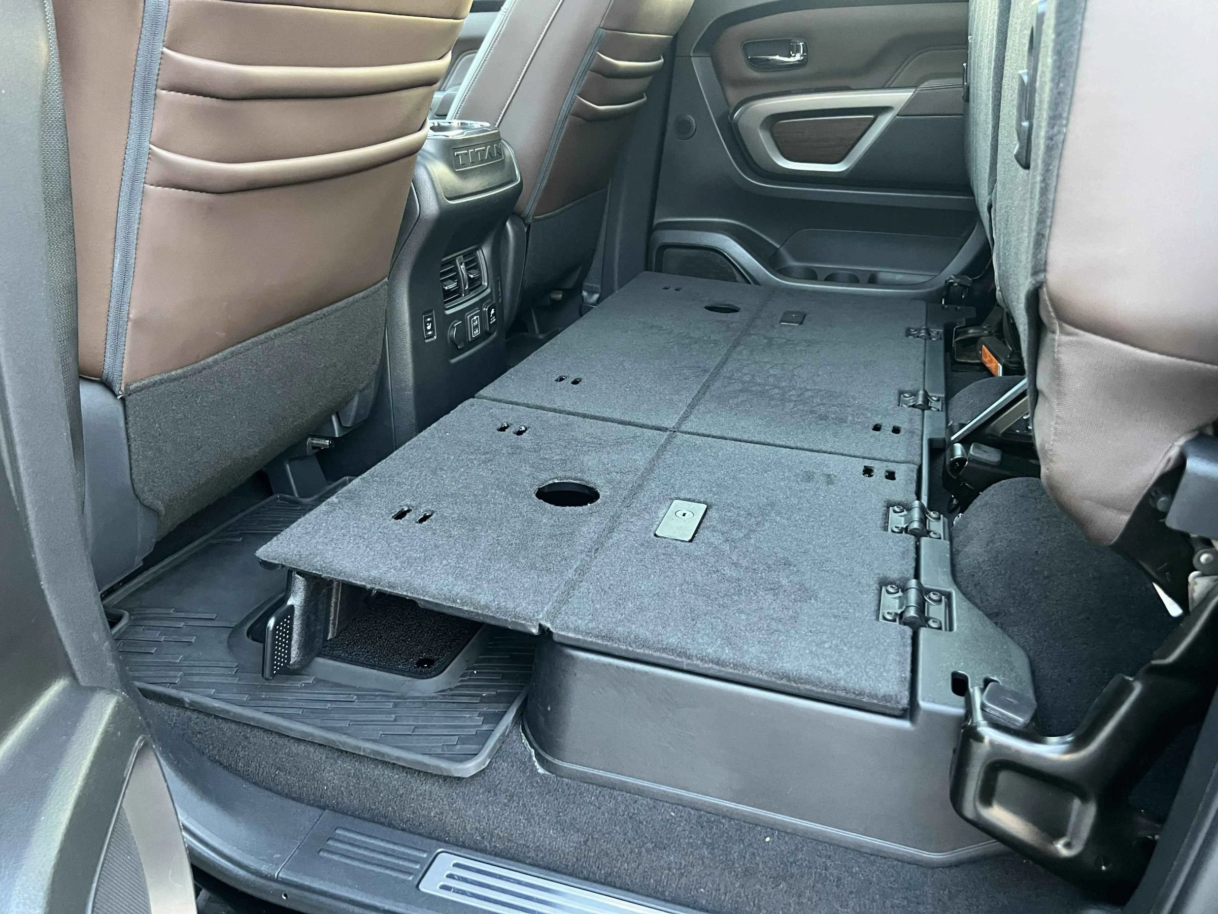 Used 2021 Nissan Titan Platinum Reserve w/ Moonroof Package RWD image 36