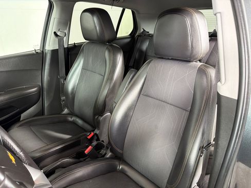 Used 2018 Chevrolet Trax LT w/ LT Convenience Package FWD image 10
