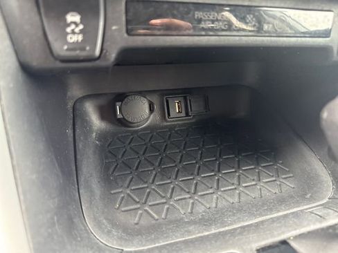 Used 2021 Toyota RAV4 LE AWD/4WD image 30