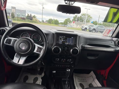 Used 2017 Jeep Wrangler Unlimited Sport AWD/4WD image 14