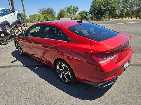 Used 2021 Hyundai Elantra Limited FWD image 3