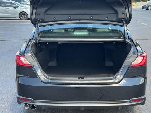Used 2025 Toyota Camry SE FWD image 6