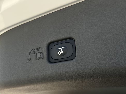 Certified 2025 Lincoln Nautilus Reserve image 33