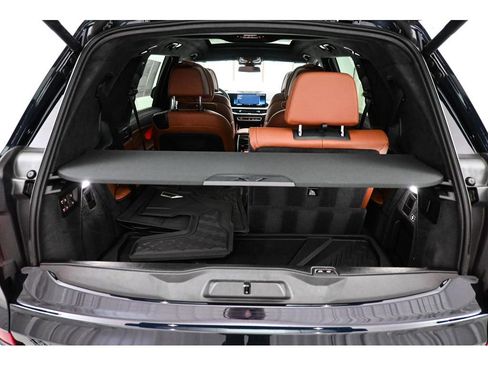 Used 2025 BMW X7 M60i AWD/4WD image 71