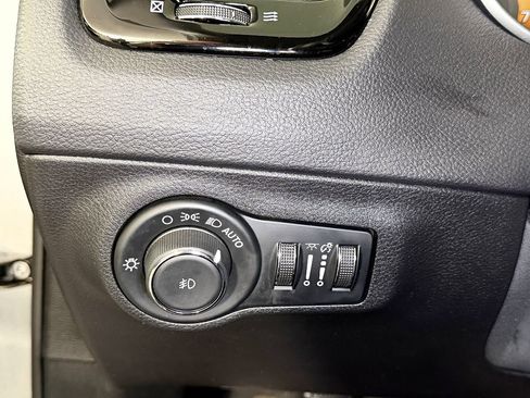 Used 2019 Jeep Compass Limited image 19