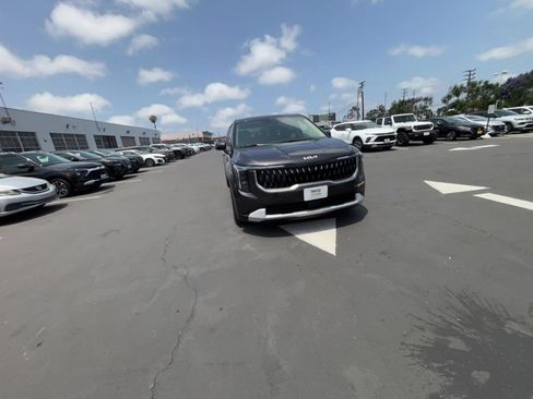 Used 2026 Kia Carnival FWD image 16