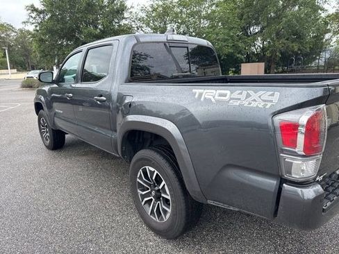 Used 2022 Toyota Tacoma TRD Sport w/ Technology Package AWD/4WD image 3