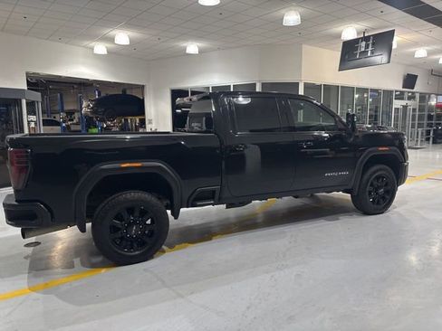 Used 2025 GMC Sierra 2500 AT4 AWD/4WD image 10