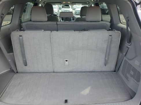 Used 2017 Toyota Highlander LE AWD/4WD image 8