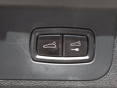 Used 2018 Porsche Panamera w/ Premium Package image 9