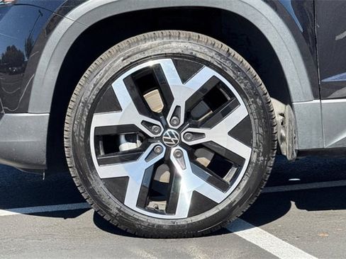 Used 2022 Volkswagen Taos SEL image 34