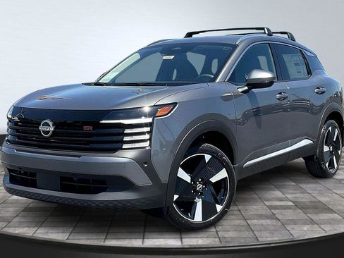 New 2025 Nissan Kicks SR image 2