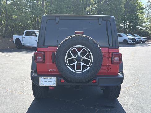 Used 2025 Jeep Wrangler Unlimited Rubicon AWD/4WD image 13