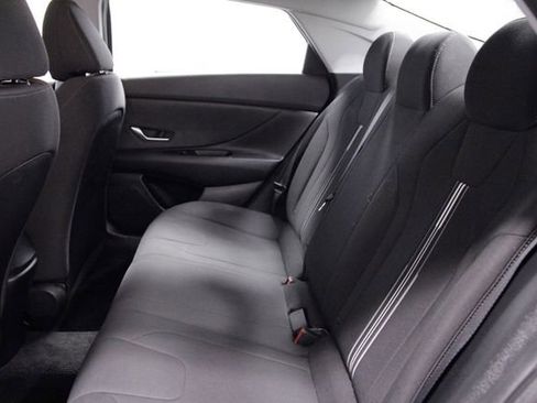 Used 2023 Hyundai Elantra SEL image 18