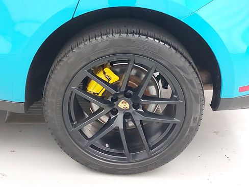 Used 2022 Porsche Macan w/ Premium Package Plus image 36