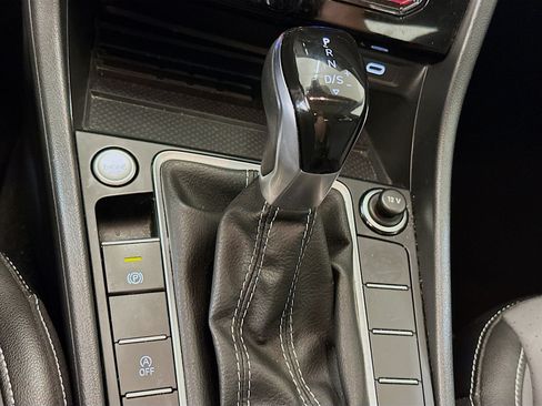 Used 2025 Volkswagen Jetta SE FWD image 24